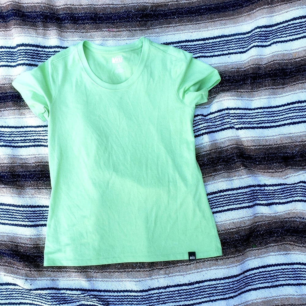 REI Co-Op T Shirt womens Medium Short Sleeve Green Crew Neck Outdoors